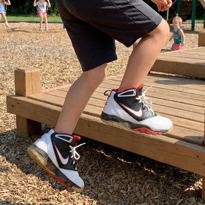 Nike Kids Black and Red Sneakers Sz 5